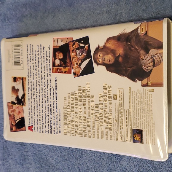 Dunston Checks In - Picture 2 of 3